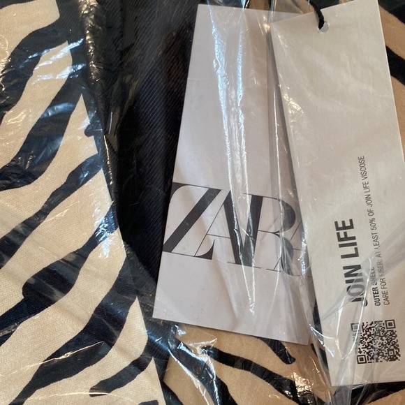 Zara Anjmal Print Satin Effect Blazer - Picture 2 of 3